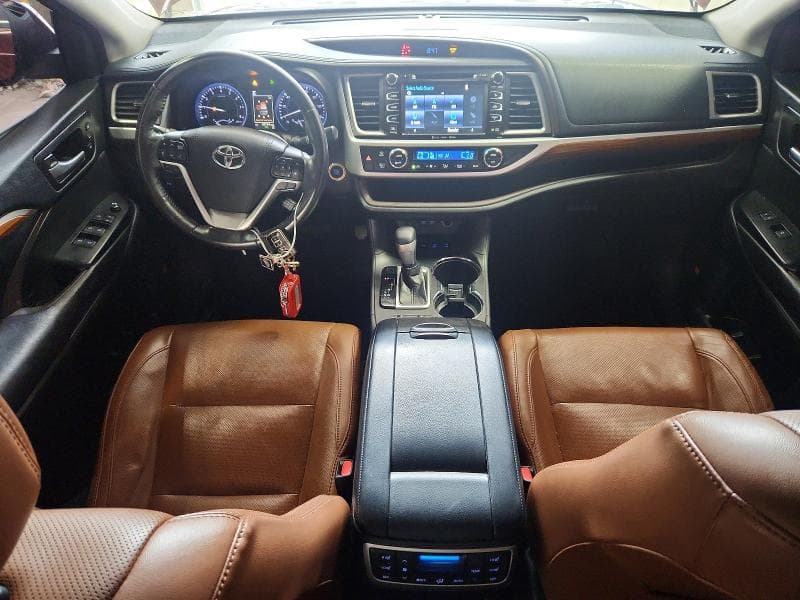2018 TOYOTA HIGHLANDER LIMITED PLATINUM 8