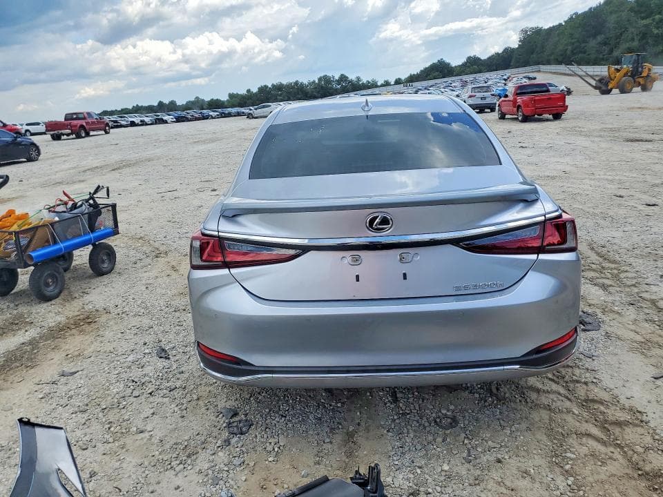 2025 LEXUS ES 300H ULTRA LUXURY 6