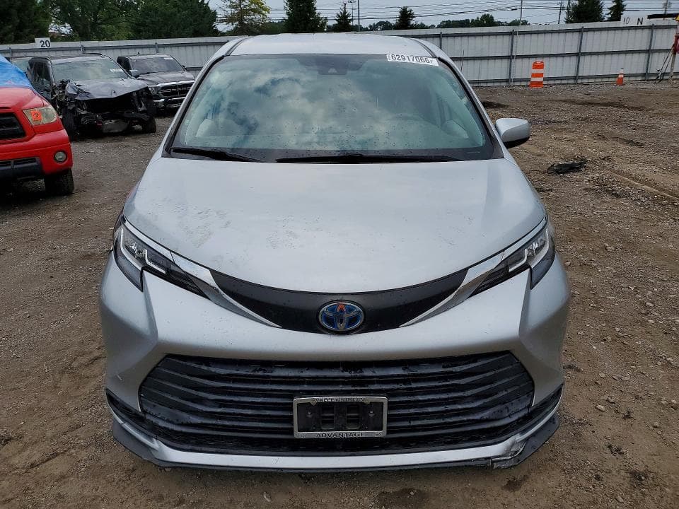 2021 TOYOTA SIENNA LE 5