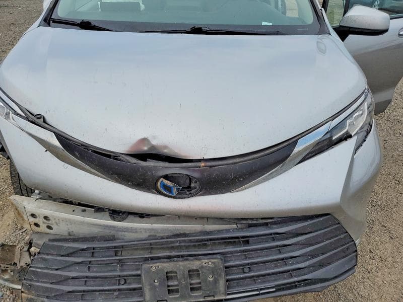 2023 TOYOTA SIENNA XLE 12