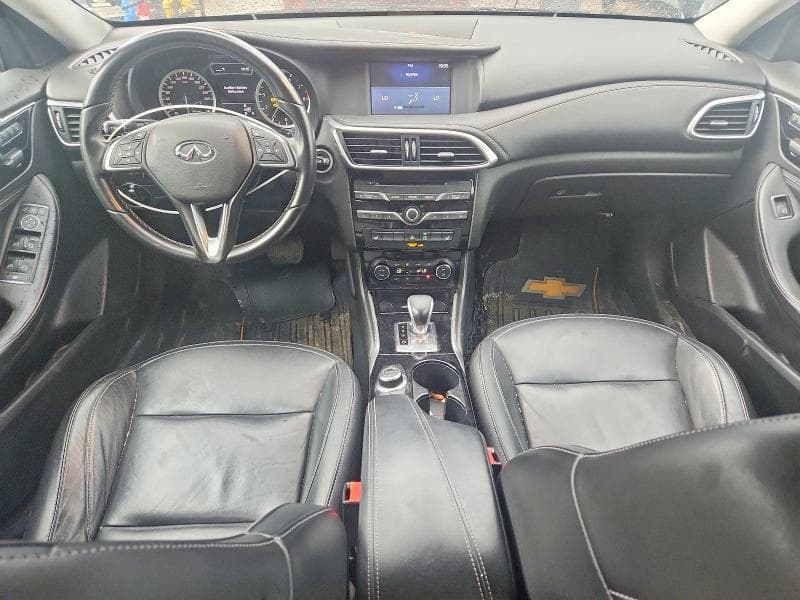 2018 INFINITI QX30 BASE 8
