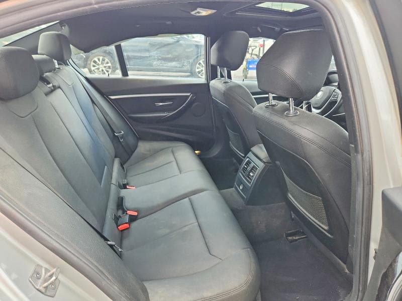 2018 BMW 330 XI 10
