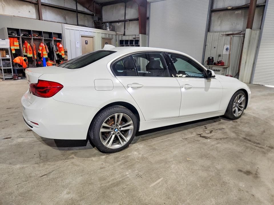 2018 BMW 330 XI 3