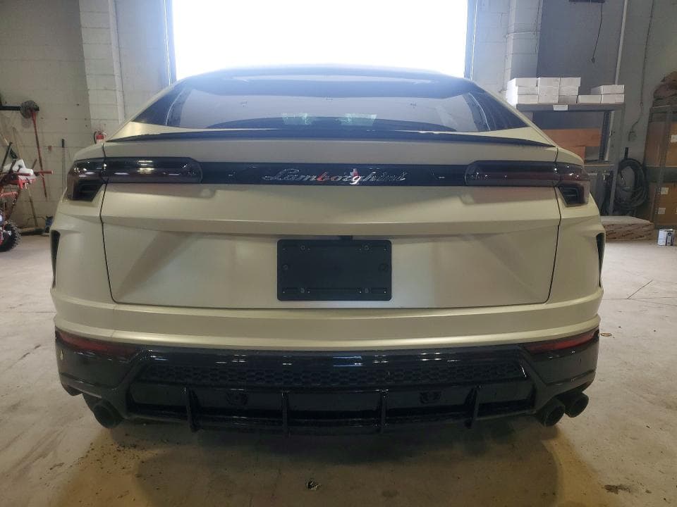 2021 LAMBORGHINI URUS 6