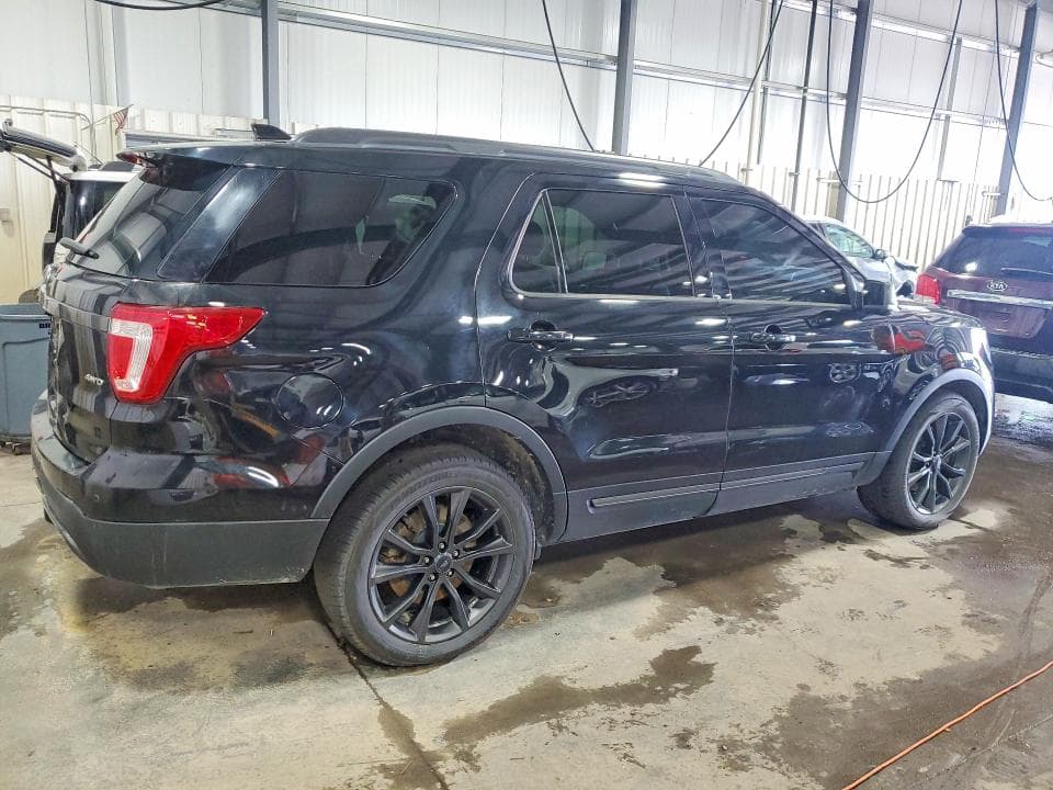 2017 FORD EXPLORER XLT 3