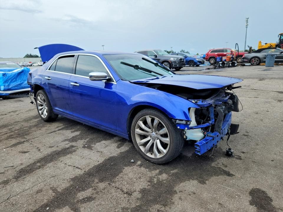 2019 CHRYSLER 300 LIMITED 4