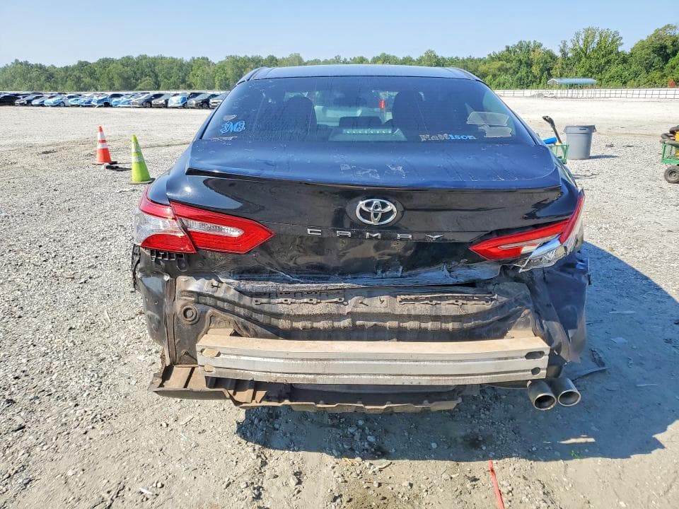 2018 TOYOTA CAMRY SE 6
