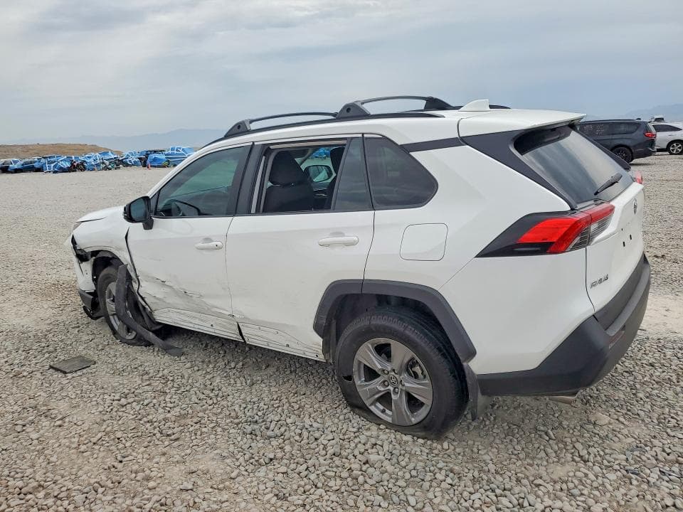 2023 TOYOTA RAV4 XLE 2