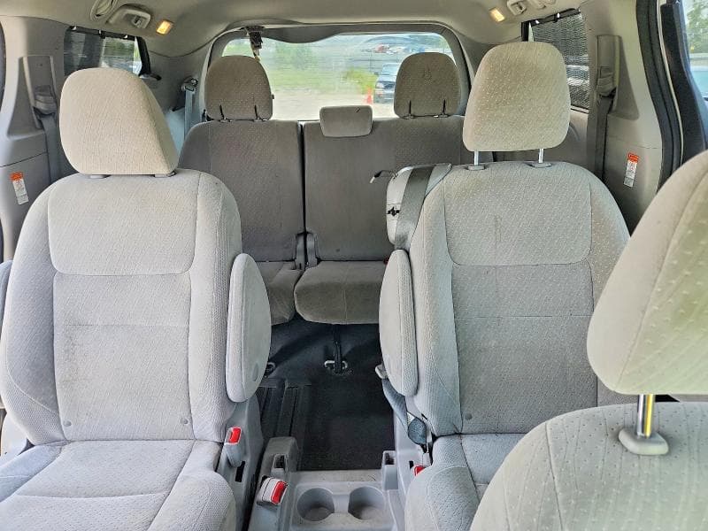 2020 TOYOTA SIENNA LE 10