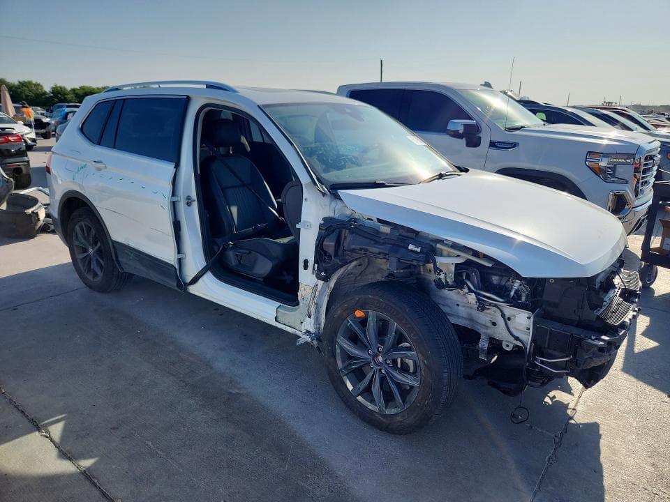 2023 VOLKSWAGEN TIGUAN SE 4