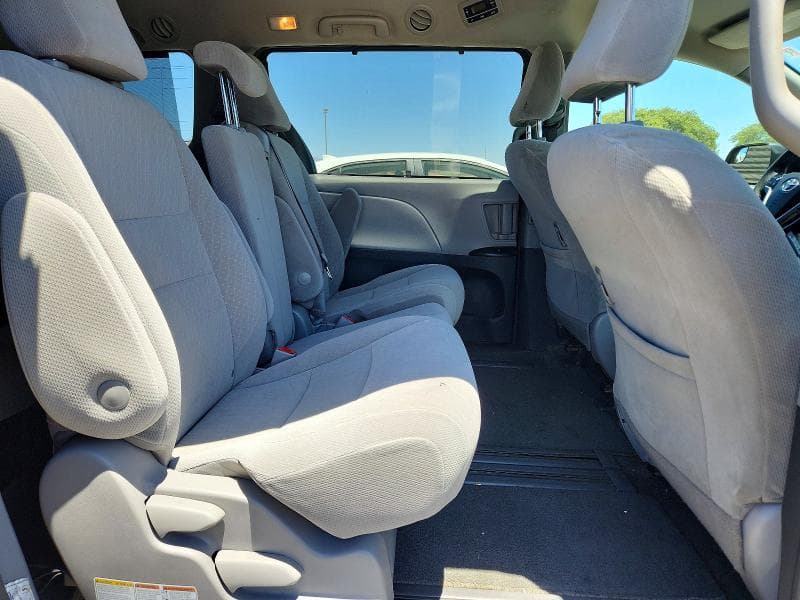2018 TOYOTA SIENNA LE 11