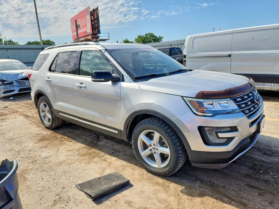 2017 FORD EXPLORER XLT 4