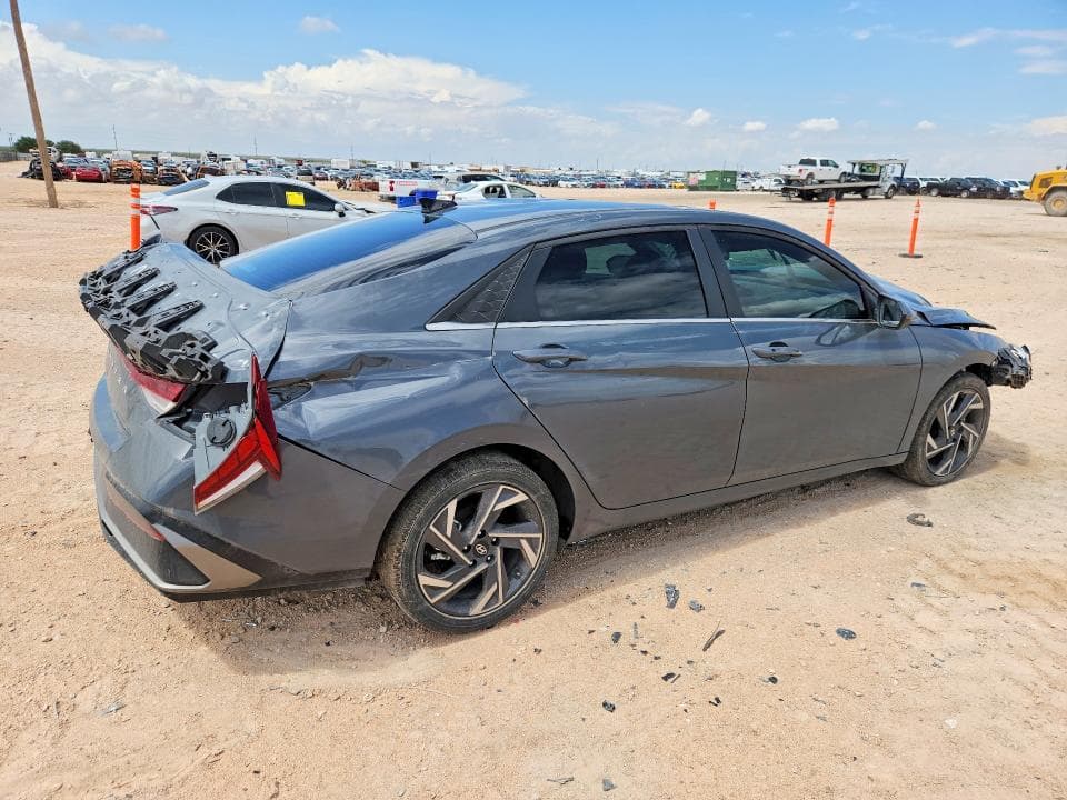 2025 HYUNDAI ELANTRA SEL 3