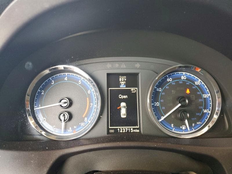 2018 TOYOTA COROLLA SE 9