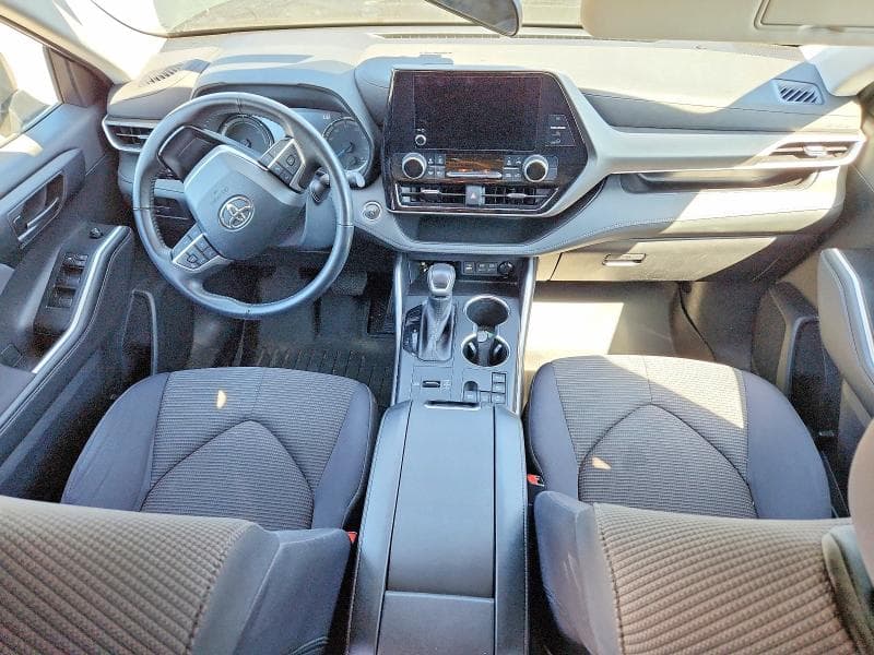 2023 TOYOTA HIGHLANDER HYBRID LE 8