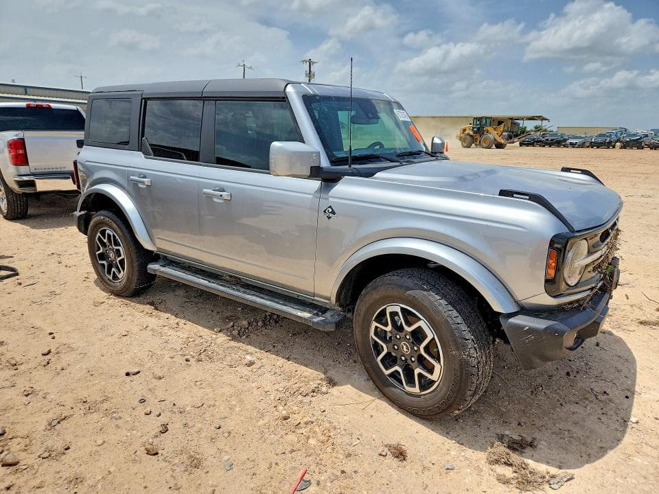 2024 FORD BRONCO OUTER BANKS 4