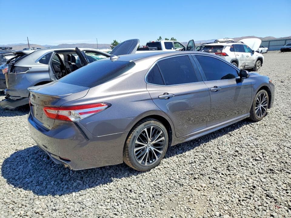 2020 TOYOTA CAMRY SE 3