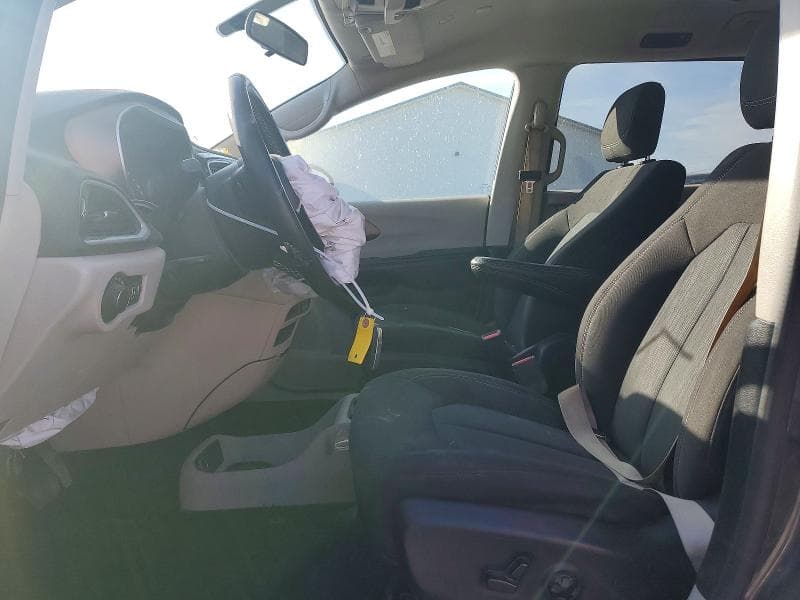 2022 CHRYSLER VOYAGER LX 7