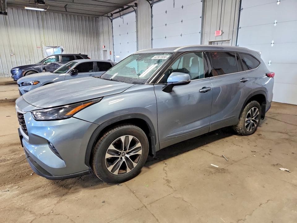2022 TOYOTA HIGHLANDER XLE - 1
