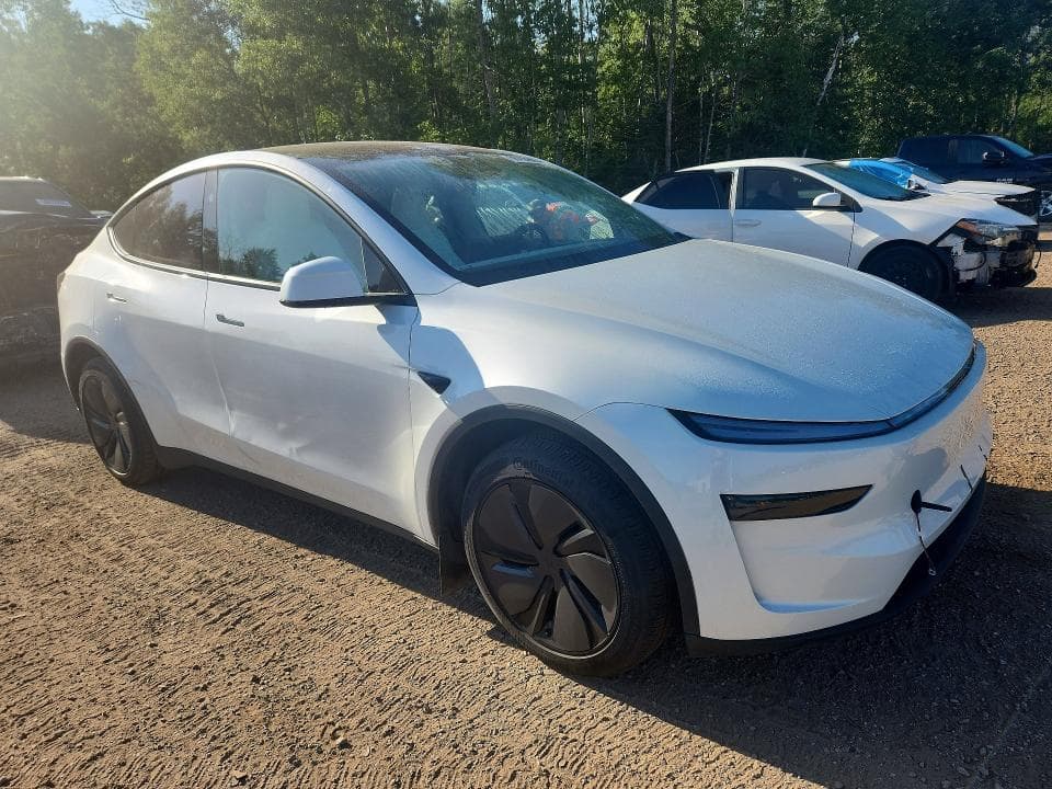 2026 TESLA MODEL Y 4