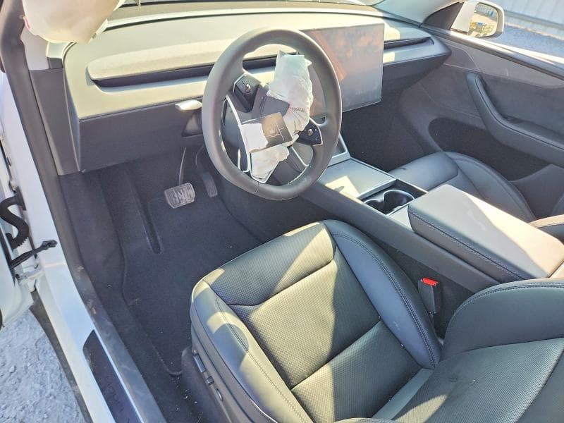 2026 TESLA MODEL Y 8