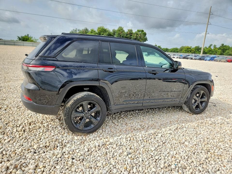 2025 JEEP GRAND CHEROKEE LAREDO 3