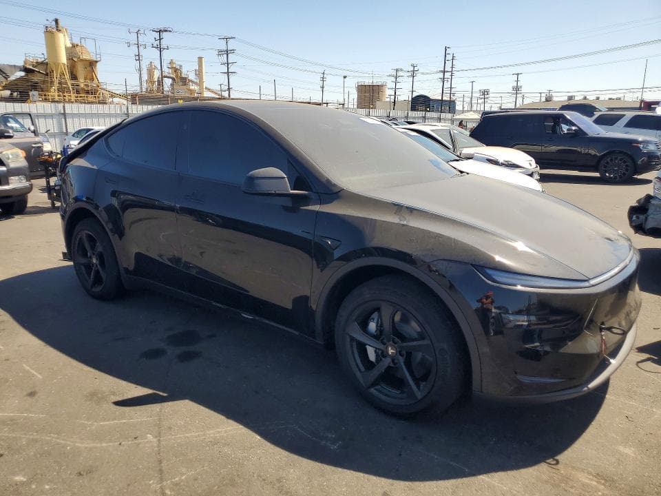 2026 TESLA MODEL Y 4