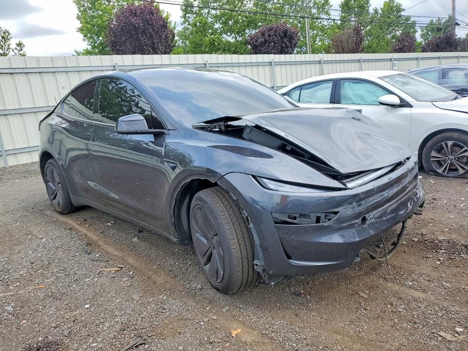 2026 TESLA MODEL Y 4
