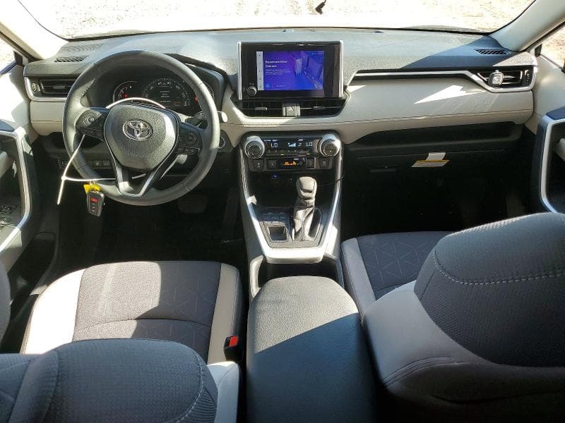 2024 TOYOTA RAV4 XLE 8