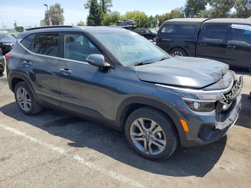 2021 KIA SELTOS S 4