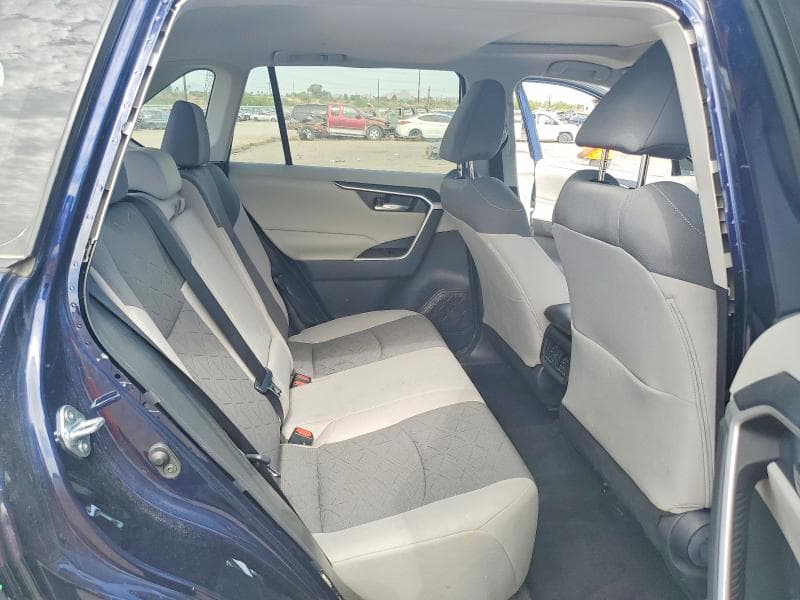 2021 TOYOTA RAV4 XLE 10