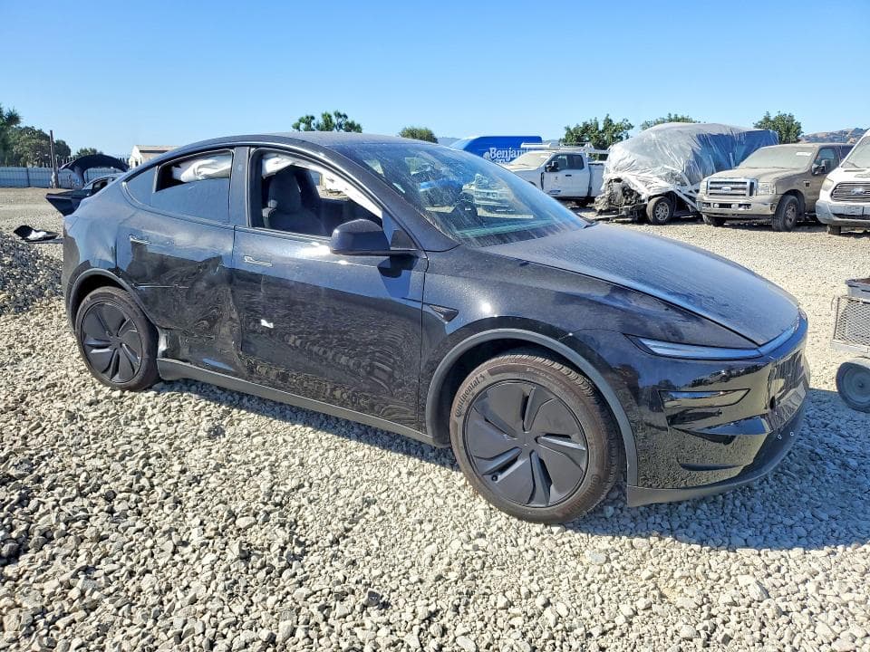 2026 TESLA MODEL Y 4