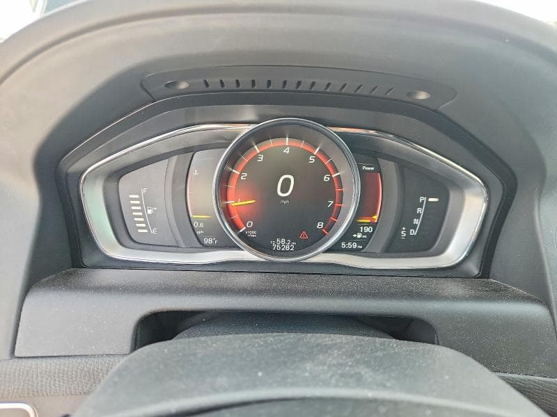 2017 VOLVO XC60 T6 DYNAMIC 9