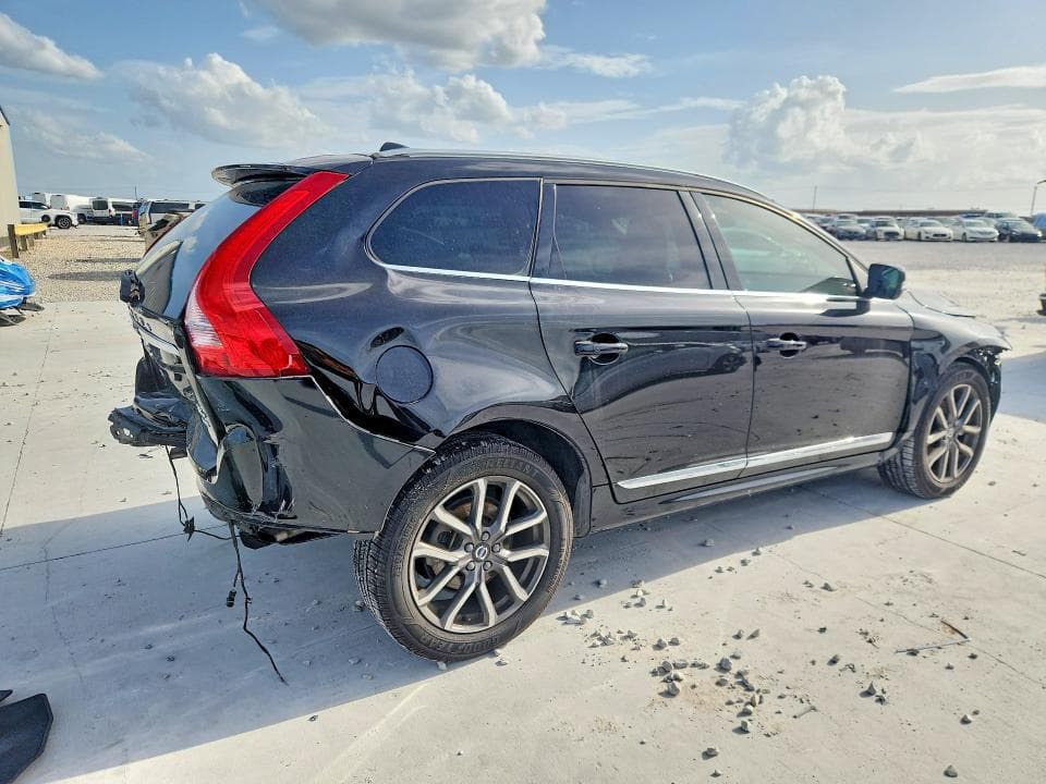2017 VOLVO XC60 T6 DYNAMIC 3