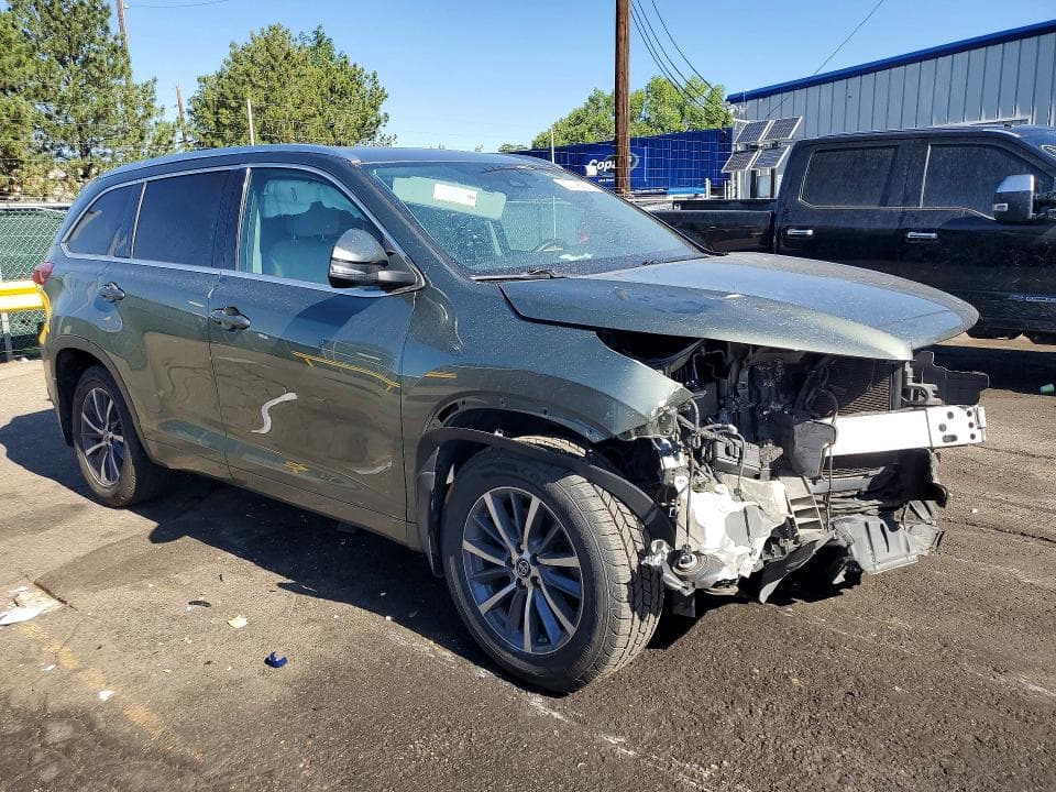2017 TOYOTA HIGHLANDER XLE 4