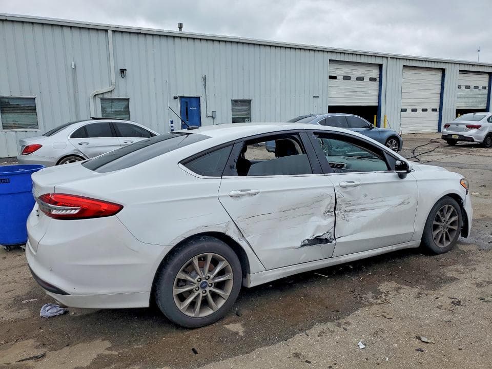 2017 FORD FUSION SE 3