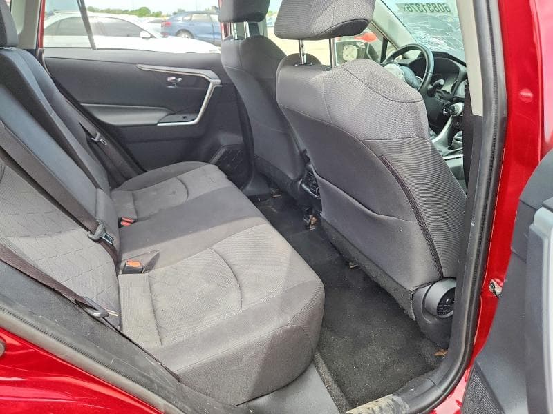 2019 TOYOTA RAV4 XLE 11