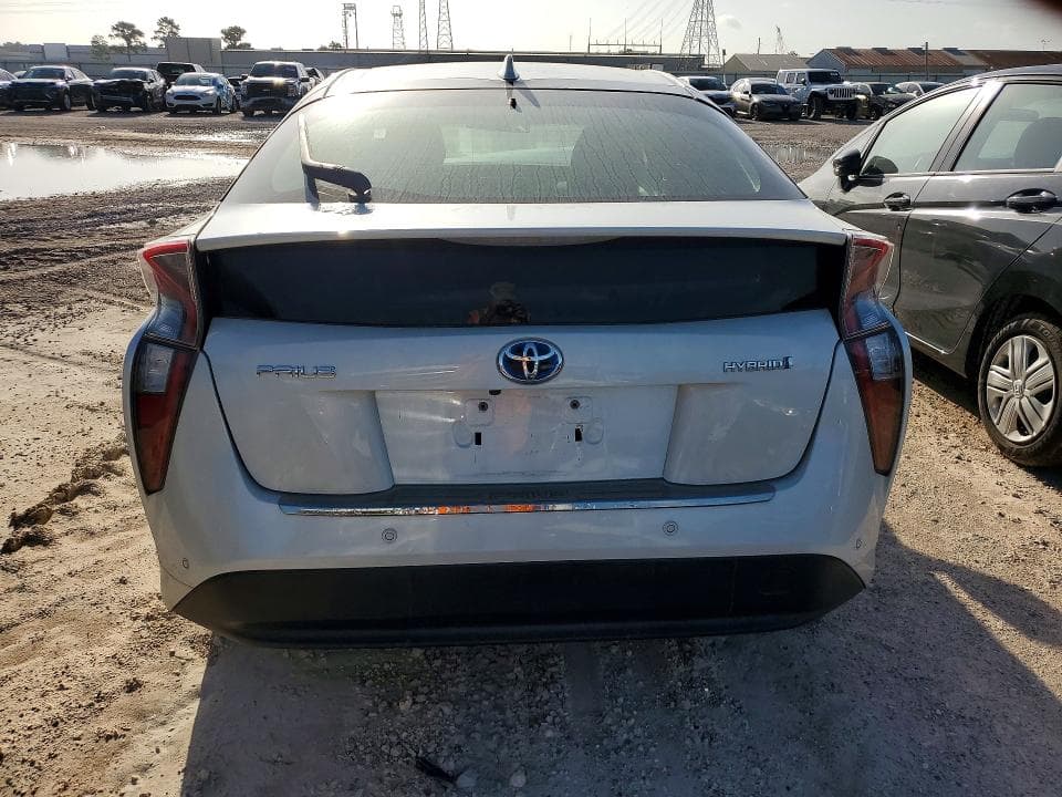 2018 TOYOTA PRIUS THREE 6