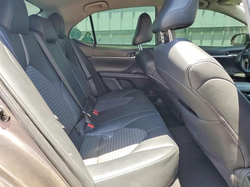 2020 TOYOTA CAMRY SE 10
