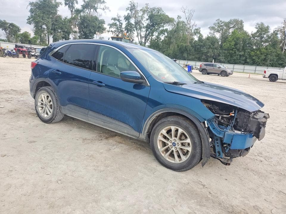 2020 FORD ESCAPE SE 4