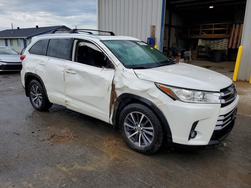 2017 TOYOTA HIGHLANDER XLE 4