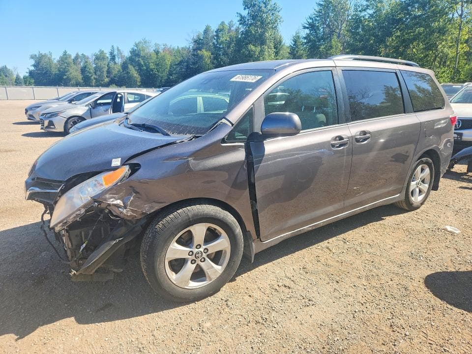 2019 TOYOTA SIENNA LE - 1