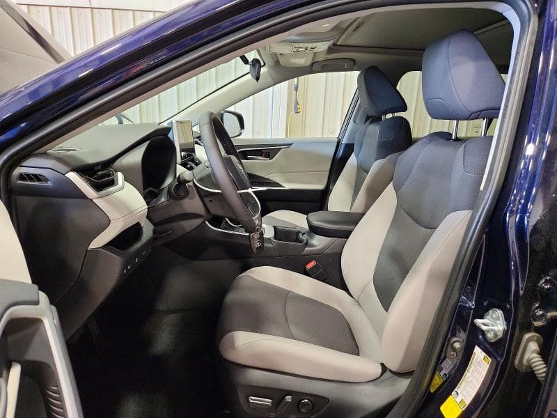 2025 TOYOTA RAV4 XLE 7