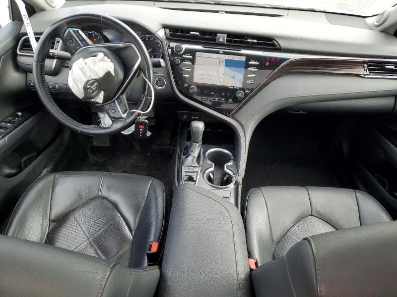 2019 TOYOTA CAMRY XLE 8