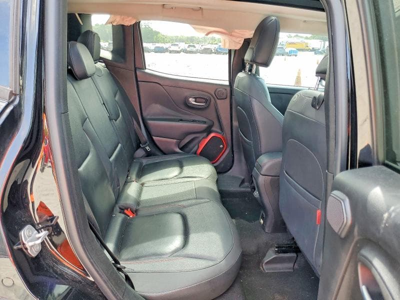 2018 JEEP RENEGADE TRAILHAWK 11