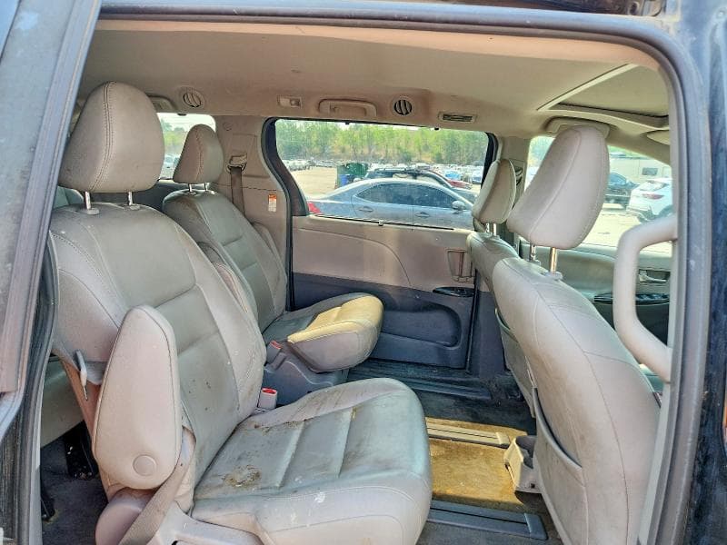 2018 TOYOTA SIENNA XLE 7-PASSENGER 11