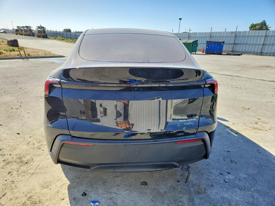 2026 TESLA MODEL Y 6