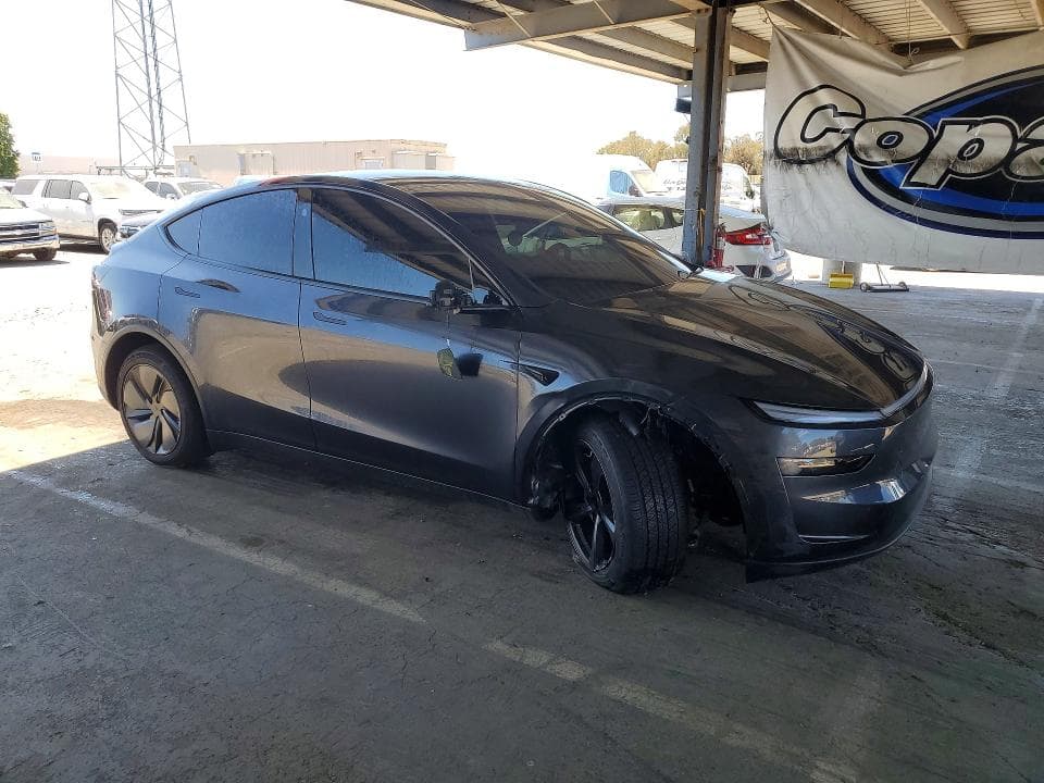 2026 TESLA MODEL Y 4