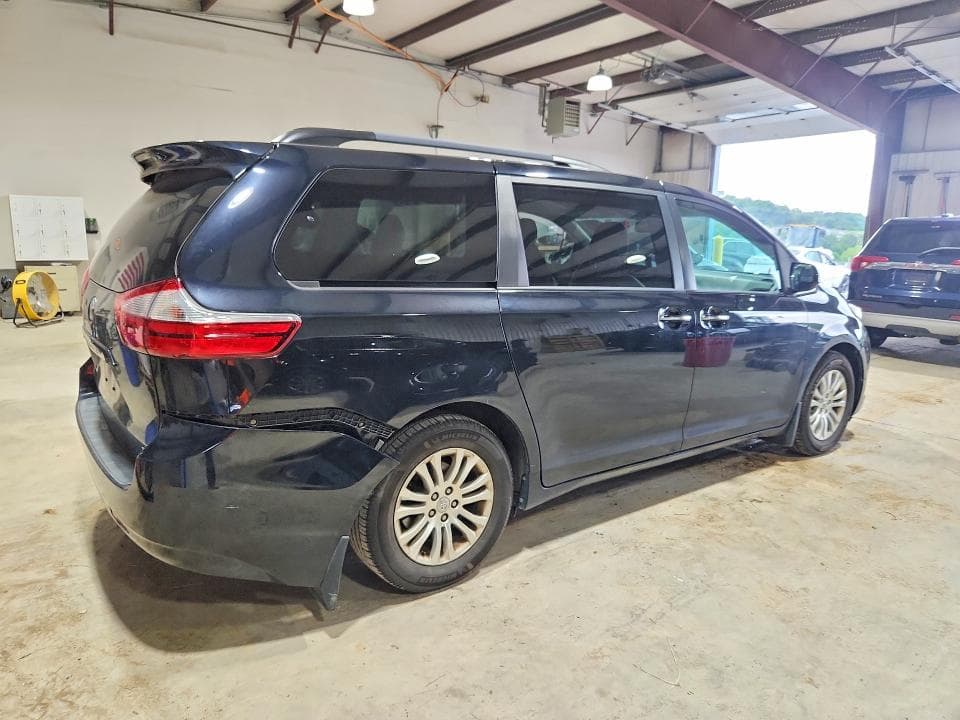 2017 TOYOTA SIENNA XLE 8-PASSENGER 3