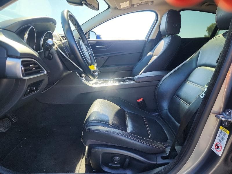 2017 JAGUAR XE PRESTIGE 7